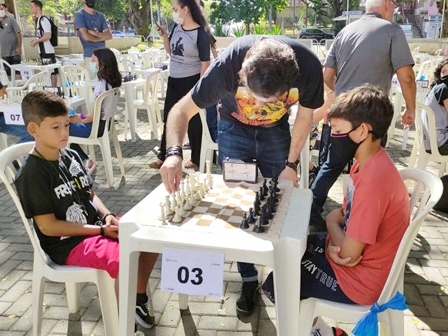 IX CAMPEONATO MUNICIPAL DE XADREZ NA PRAÇA CORONEL PACHECO DE MEDEIROS -  Fundarte Muriaé