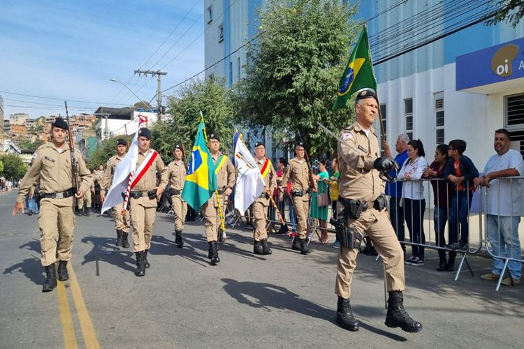 pol-cia-militar-faz-desfile-dentro-das-comemora-es-do-bicenten-rio-da