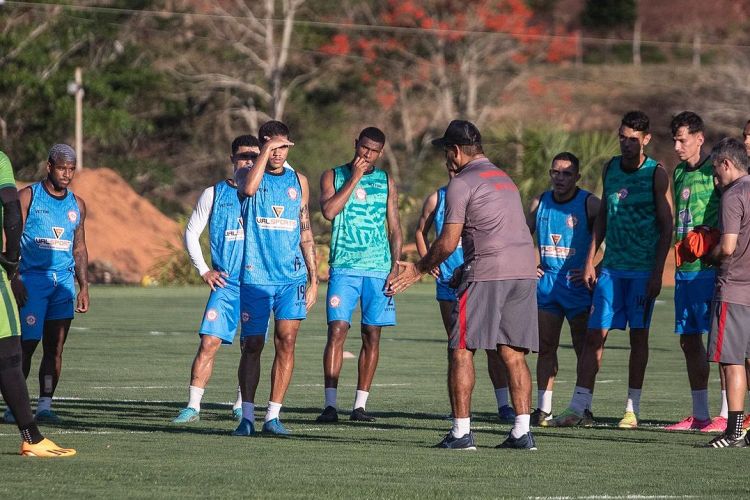 Botafogo-SP marca no fim e supera o Guarani pela Série B